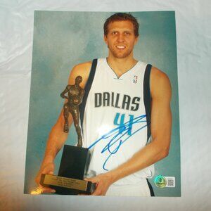 Dirk Nowitzki Signed Dallas Mavericks 8x10 Beckett Certified NBA HOF